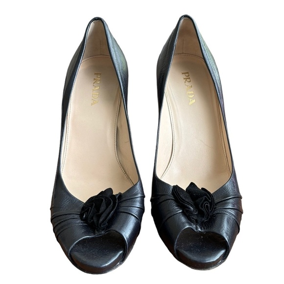 Prada Black Leather Peep Toe Pumps Rosette Ruched Size 38.5 - Picture 2 of 14